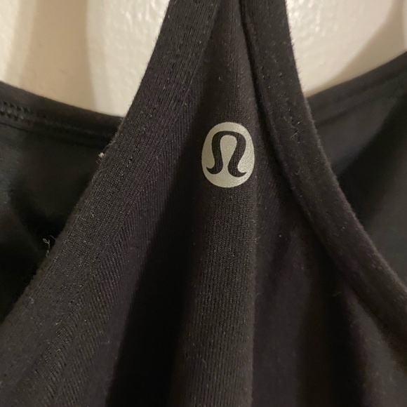 Ladies black lululemon tank size 12 excellent condition - Picture 4 of 4